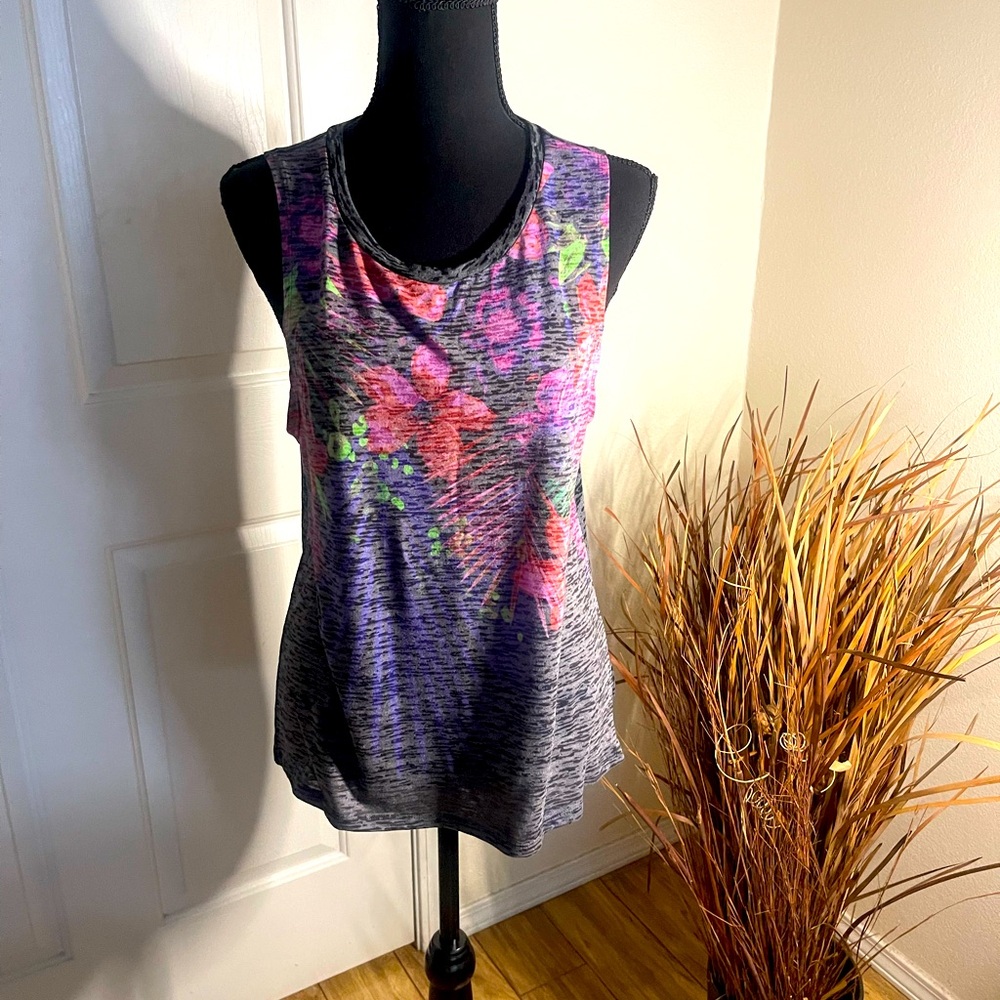 Decree brand women's medium size top.